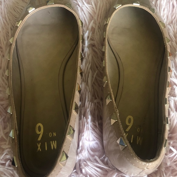 Beige flats with studs in good condition - Picture 6 of 7